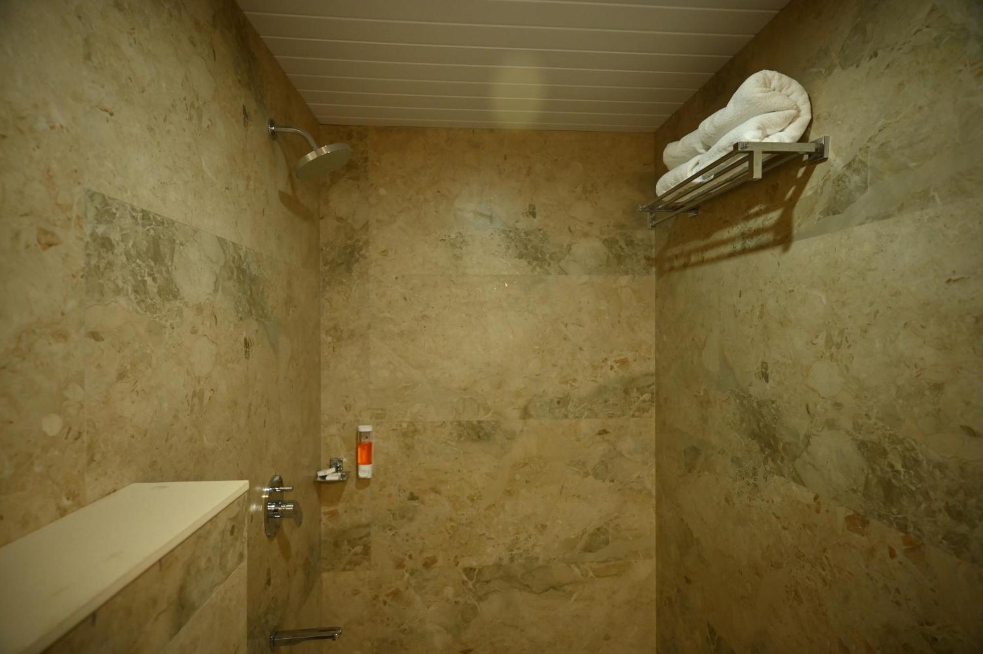 Hotel City Centre Lātūr Habitación foto
